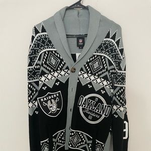 Oakland Raiders NFL Christmas Sweater/Cardigan Men’s Medium size